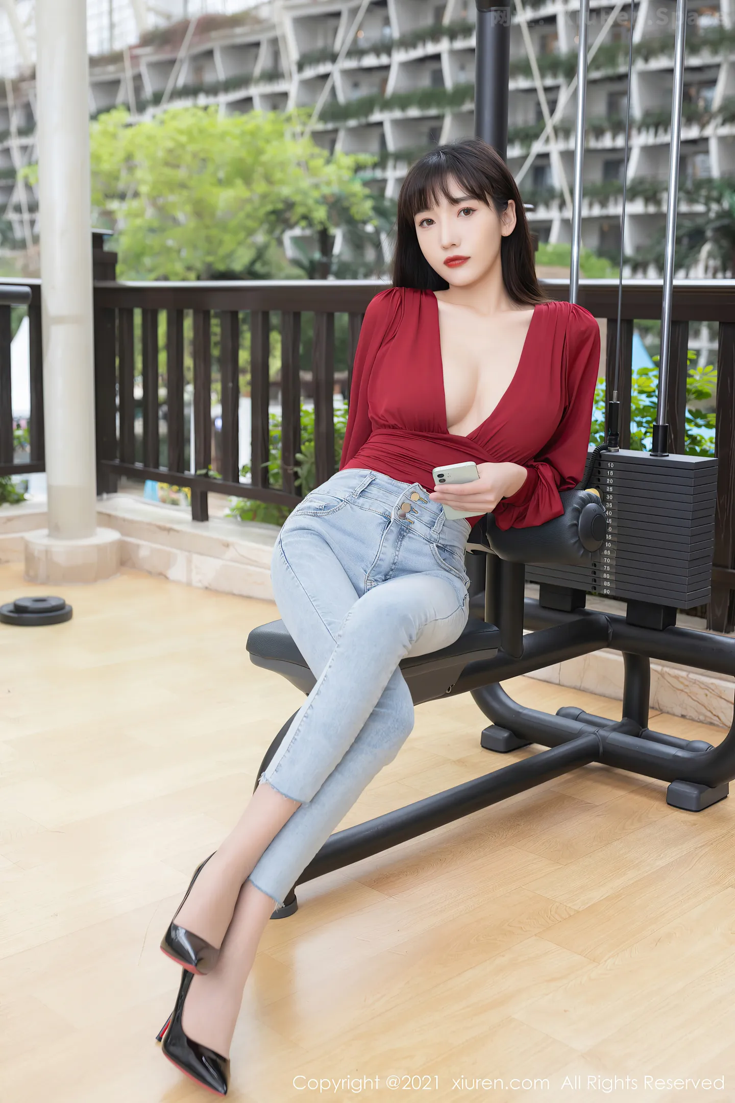 图片[3]-[XiuRen秀人网]VOL.3505 嫩模陆萱萱成都旅拍私房脱牛仔裤露猩红连体衣完美诱惑写真73P-秀人网官方网站